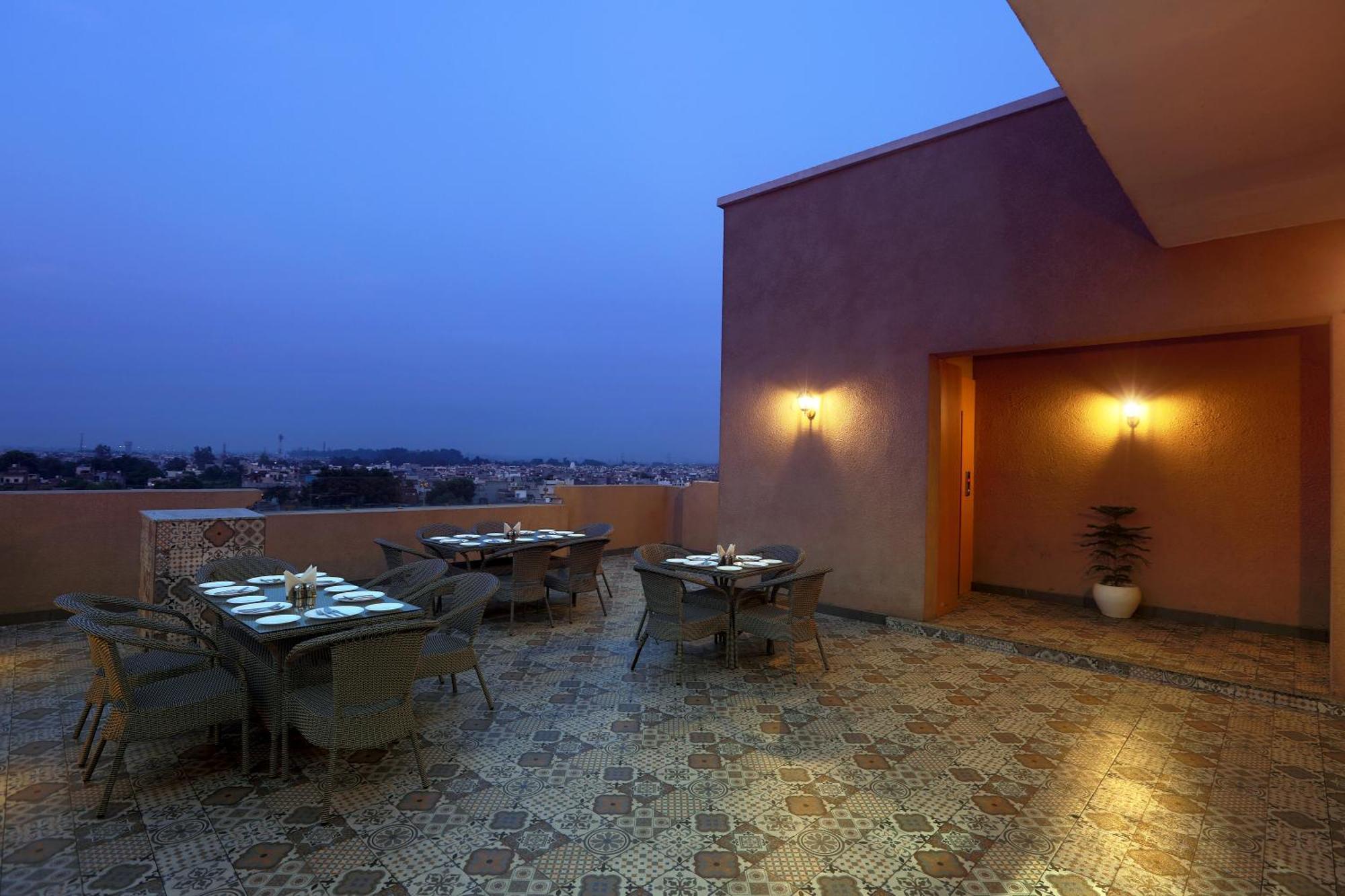 Hotel Prithvi Palace Igi Airport Delhi 新德里 外观 照片