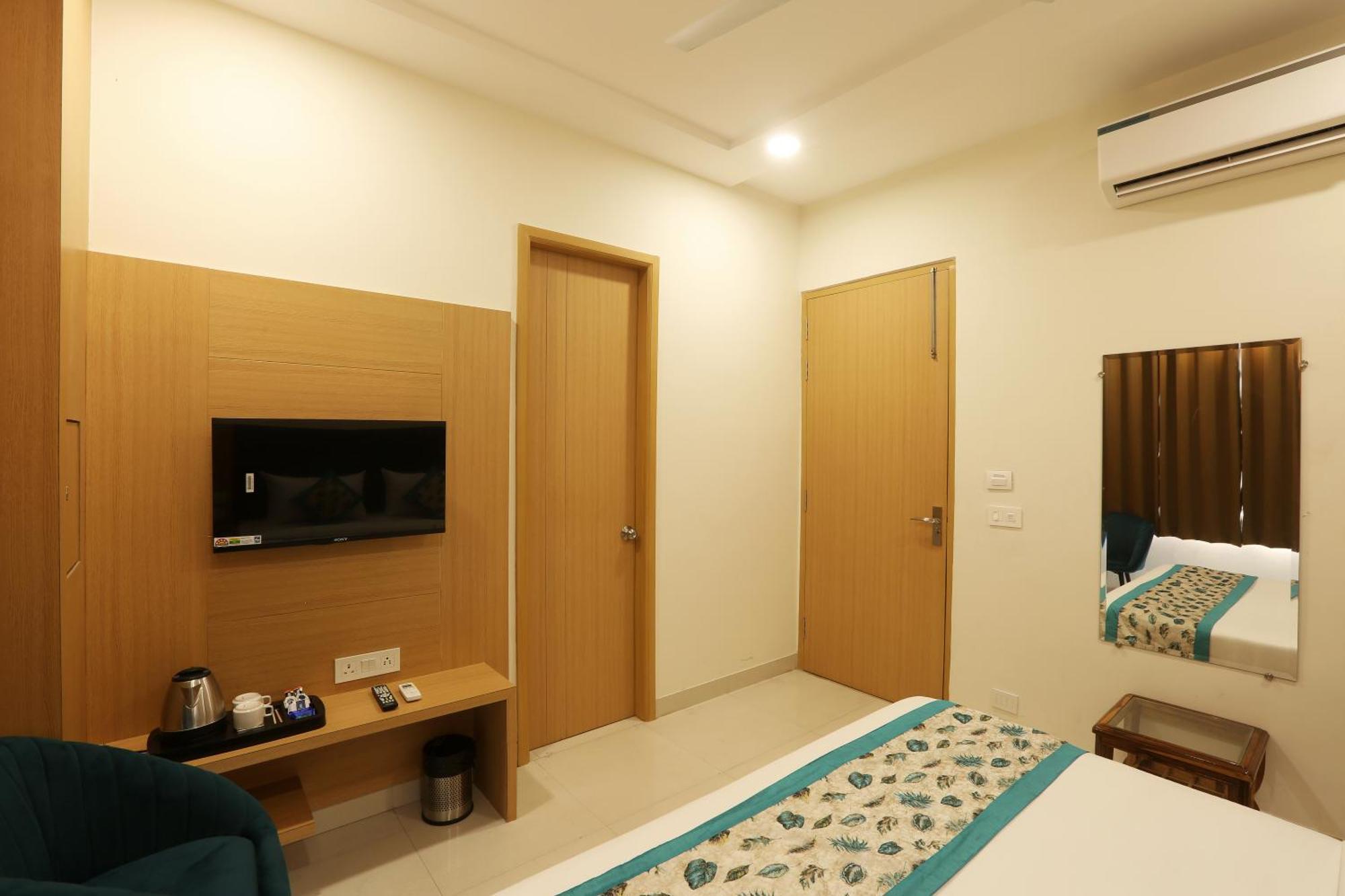 Hotel Prithvi Palace Igi Airport Delhi 新德里 外观 照片
