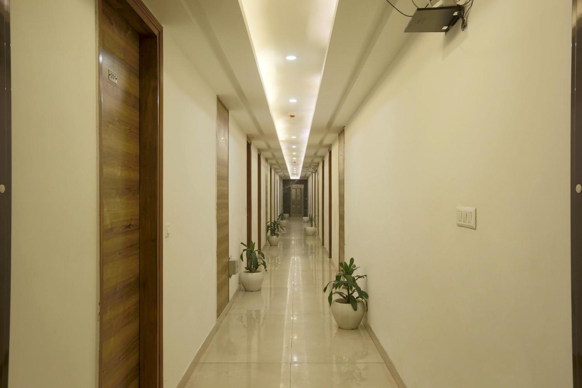 Hotel Prithvi Palace Igi Airport Delhi 新德里 外观 照片