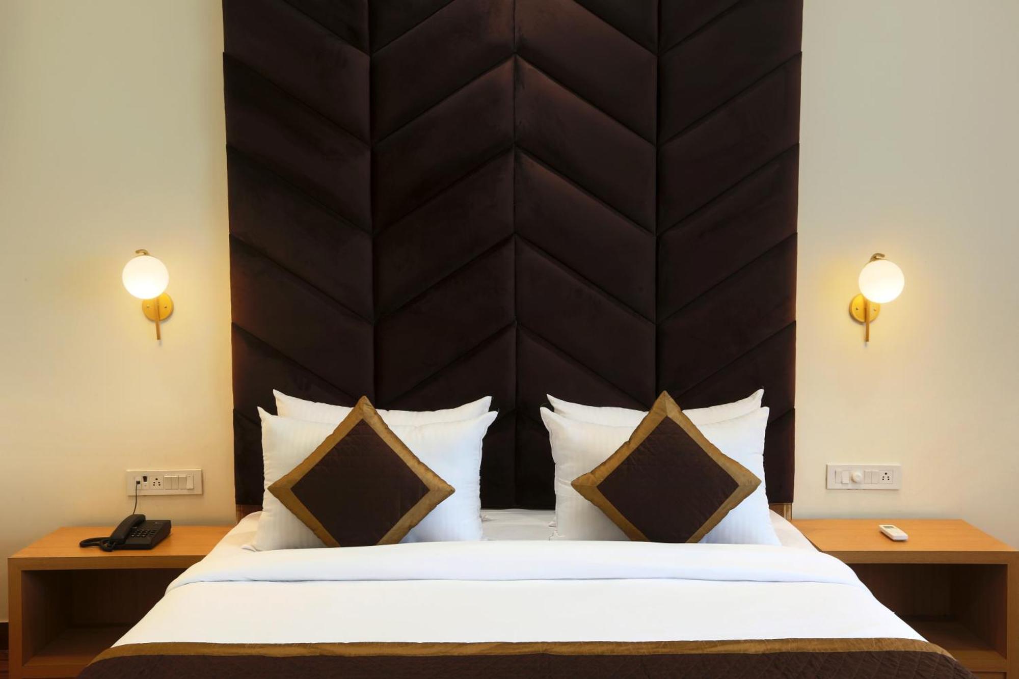 Hotel Prithvi Palace Igi Airport Delhi 新德里 外观 照片