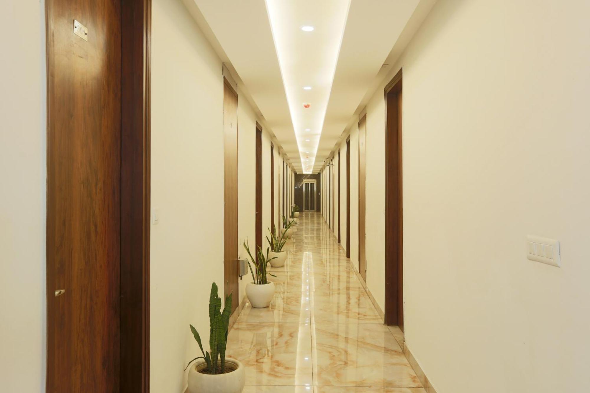 Hotel Prithvi Palace Igi Airport Delhi 新德里 外观 照片
