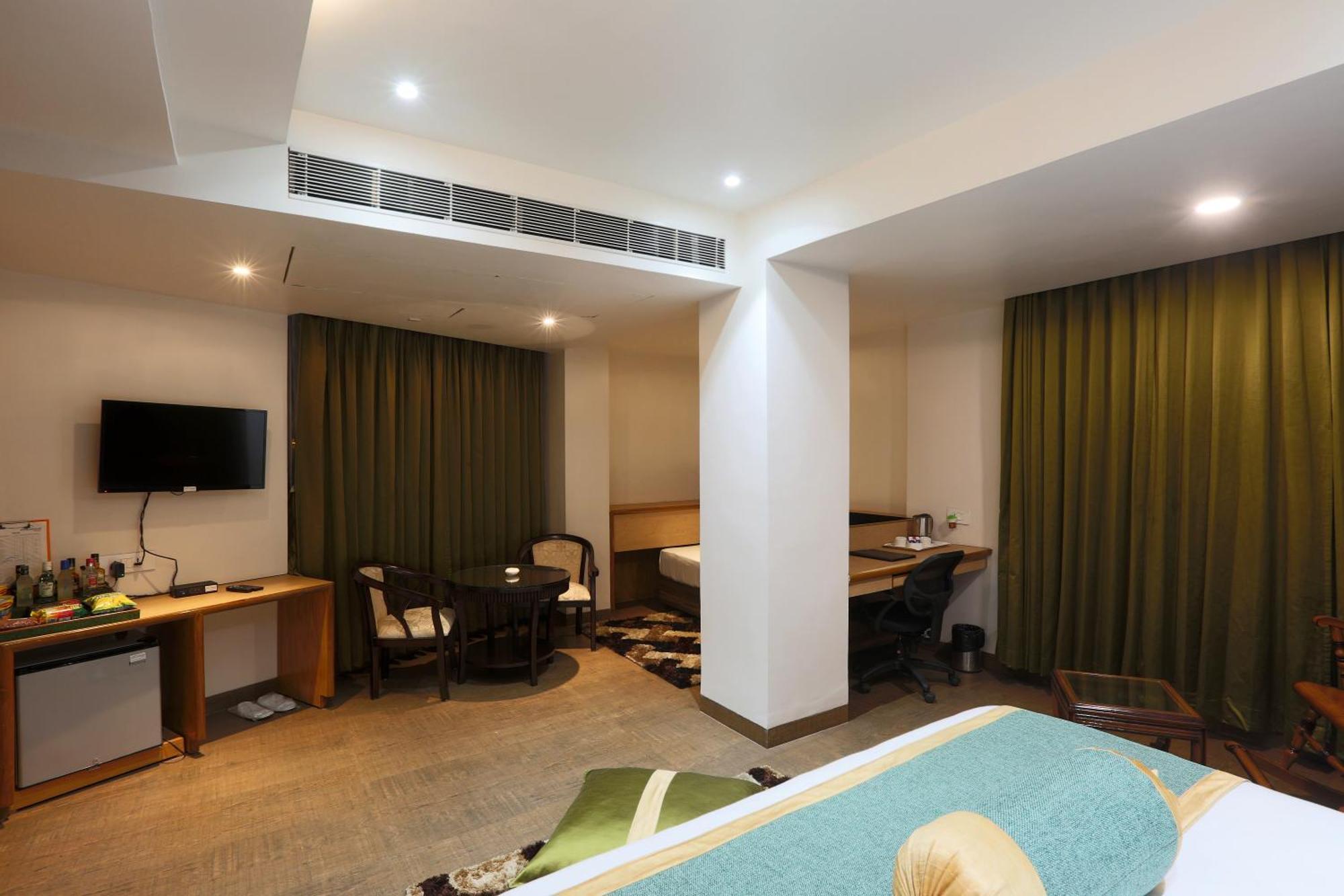 Hotel Prithvi Palace Igi Airport Delhi 新德里 外观 照片