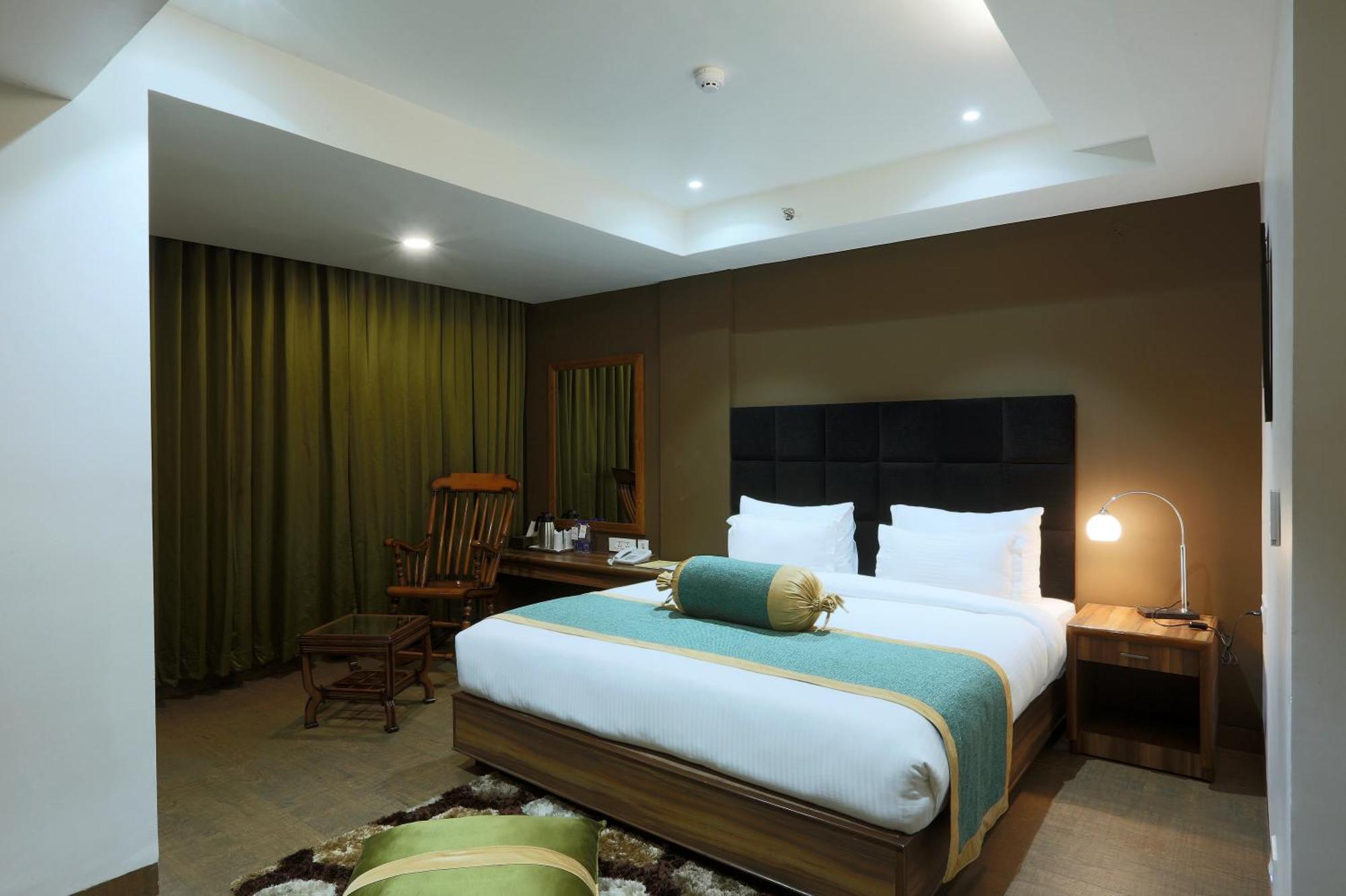Hotel Prithvi Palace Igi Airport Delhi 新德里 外观 照片